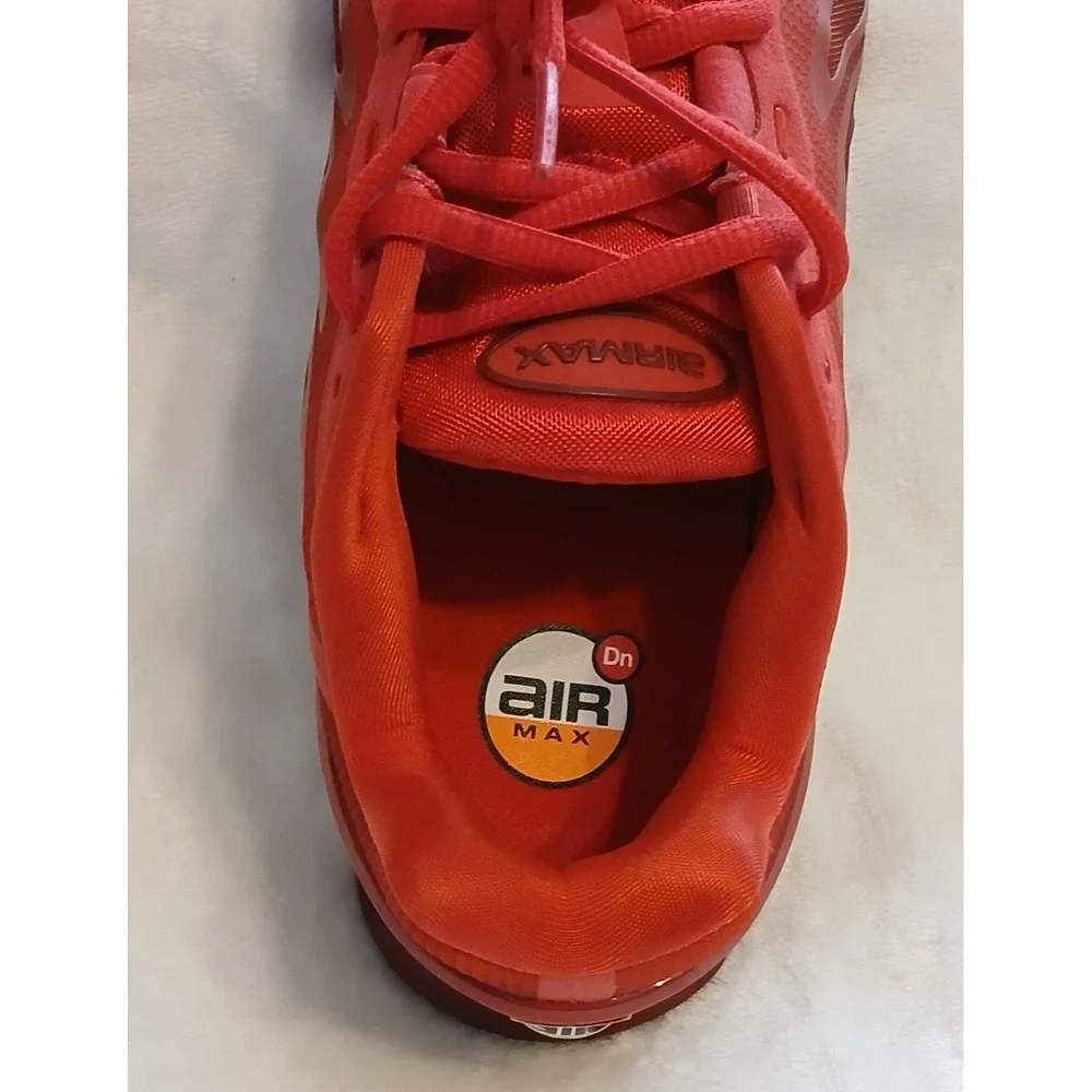 NIB - Wms Nike Airmax DN8 Sz 7.5 University Red